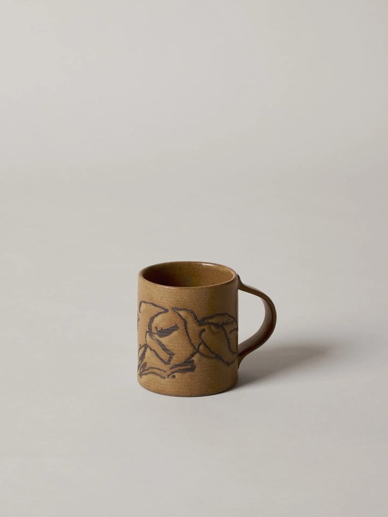 Ferm Living Kameninový hrnček Vuelo Dark Buff 300 ml