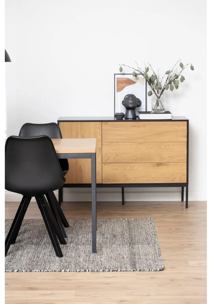 Nízka komoda v dekore duba v čierno-prírodnej farbe 120x82 cm Seaford – Actona