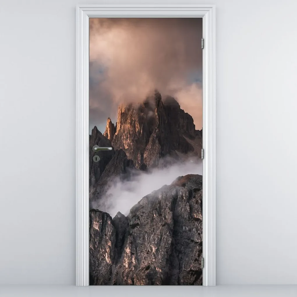 Fototapeta na dvere - Talianske Dolomity schované v hmle (95x205cm)