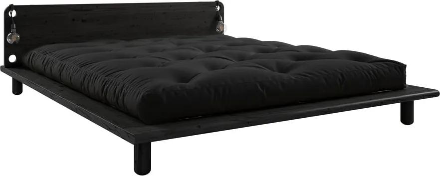 Čierna dvojlôžková posteľ z masívneho dreva s čelom, lampičkami a čiernym matracom Comfort Karup Design Peek, 140 x 200 cm