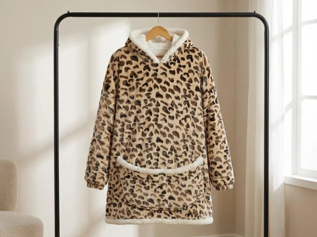 Baránková mikinová deka s rukávmi a kapucňou LEOPARD, krémová