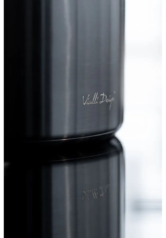 Čierna varná kanvica Vialli Design Diamante, 1,5 l