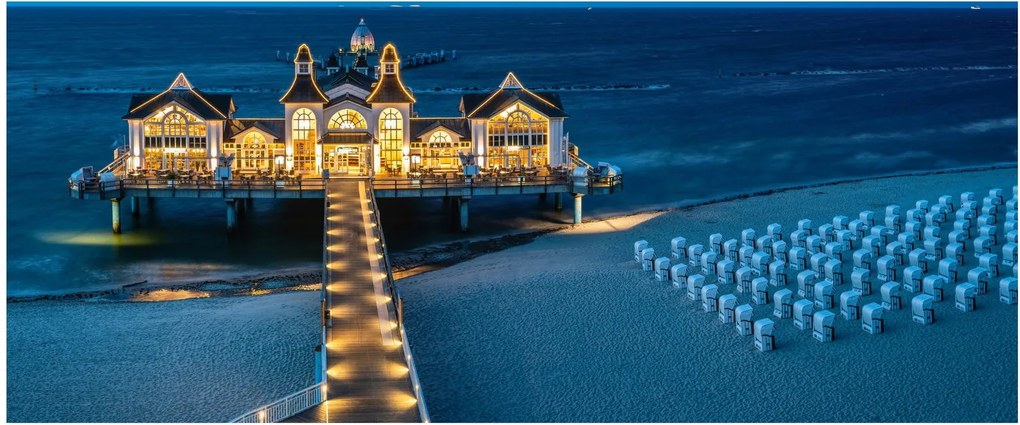 Obraz - hotel na pláži (120x50 cm)