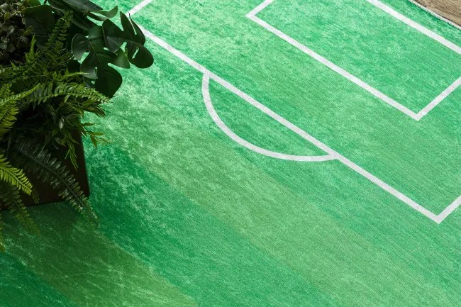 Detský koberec protišmykový BAMBINO 9731 futbalové ihrisko, zelený