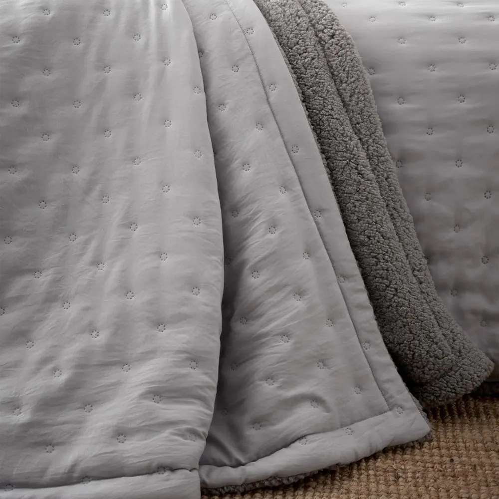 Sivý prešívaný pléd s baránkom 220x230 cm Cosy Nori – Catherine Lansfield
