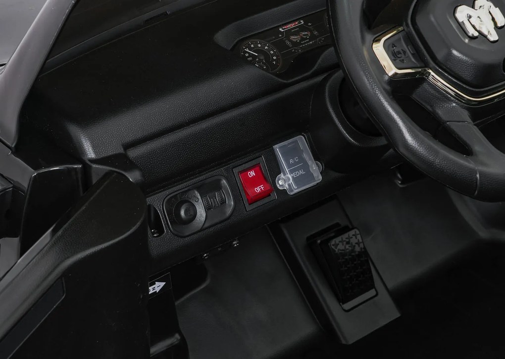 Ramiz Vozidlo RAM 3500 Čierna