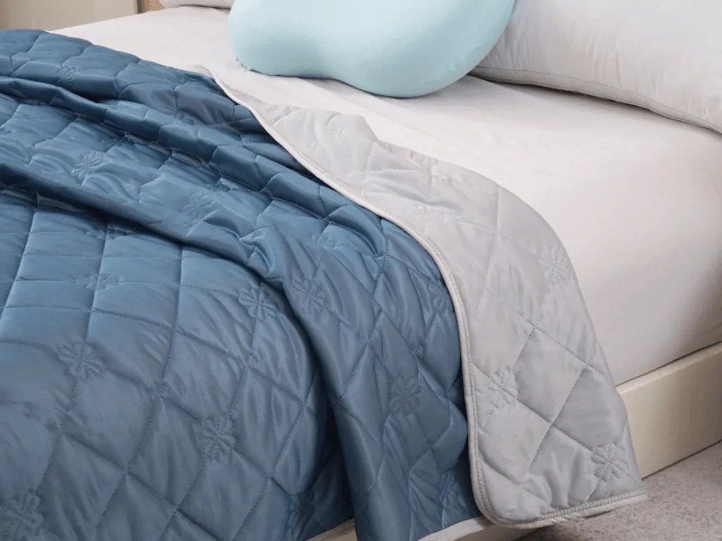 Chladiaca letná prikrývka ELARIA, tmavomodrá Rozmer: 160 x 200 cm