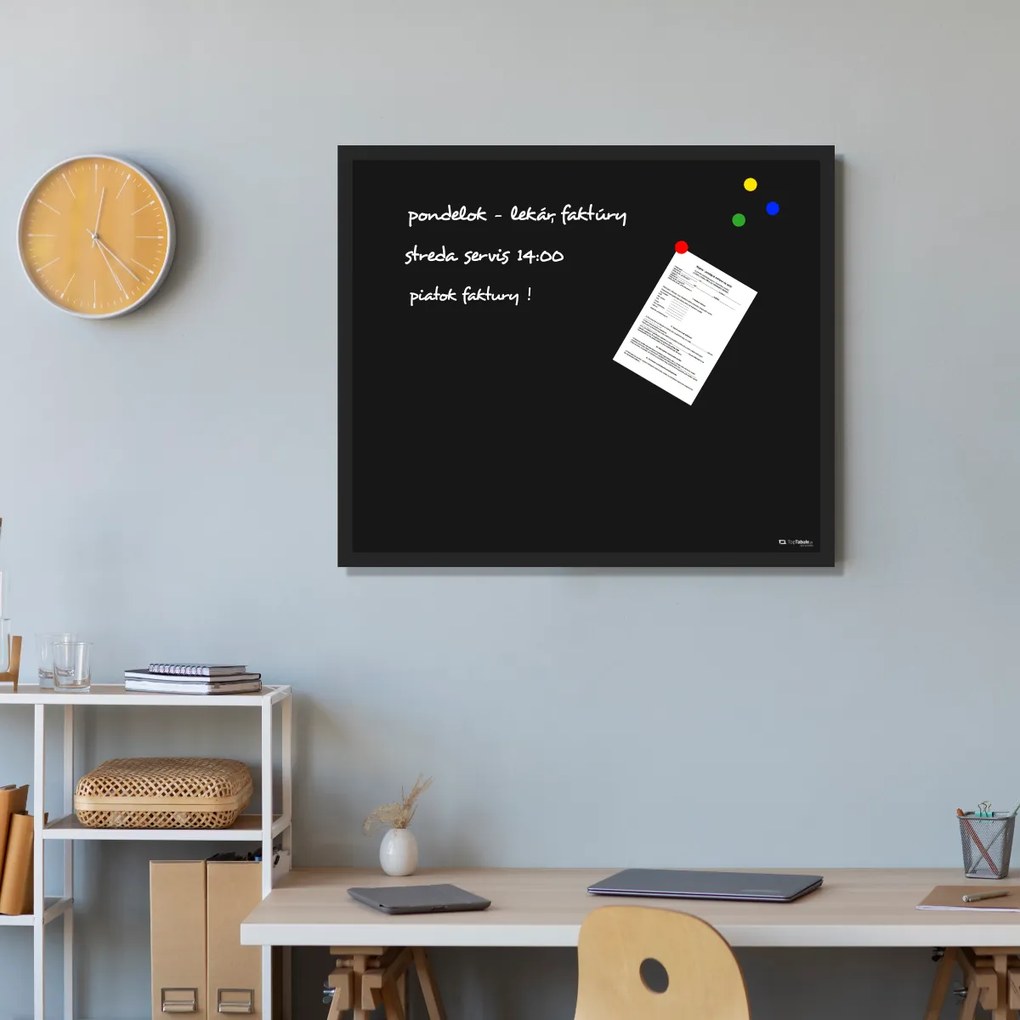 Toptabule.sk Čierna magnetická tabuľa v čiernom drevenom ráme 90x60 cm