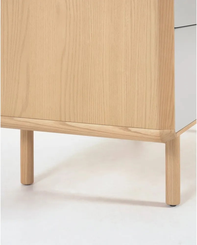 Sivá/v prírodnej farbe komoda v dekore jaseňa 99x78,5x42 cm Anielle – Kave Home