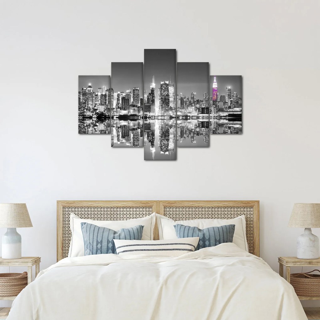 Obrázok - New York a fialový mrakodrap (150x105 cm)