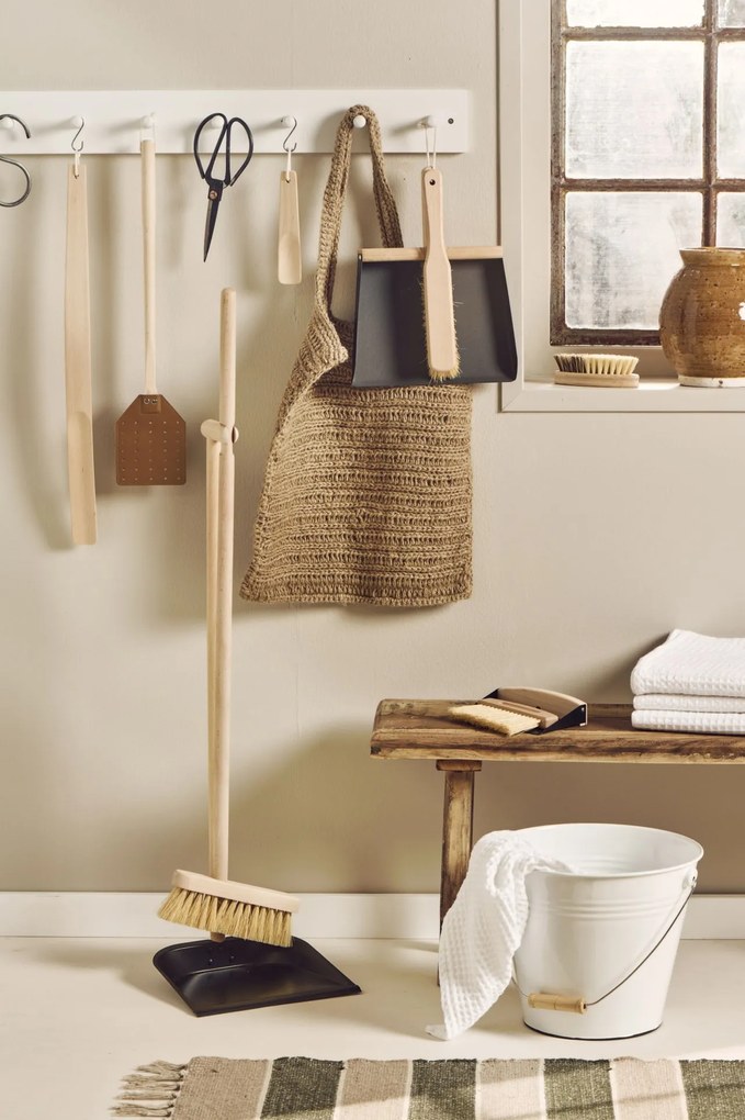 Ib Laursen Stolná metlička s lopatkou Beech Wood