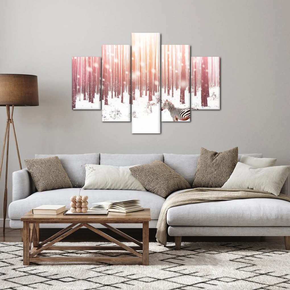 Obraz - Zebra v zasneženom lese (150x105 cm)