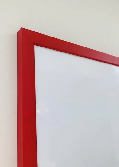 Toptabule.sk  Biela magnetická popisná tabuľa v červenom drevenom ráme COLOR 50x50 cm