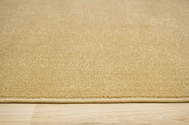 Metrážny koberec Forest 50 medový