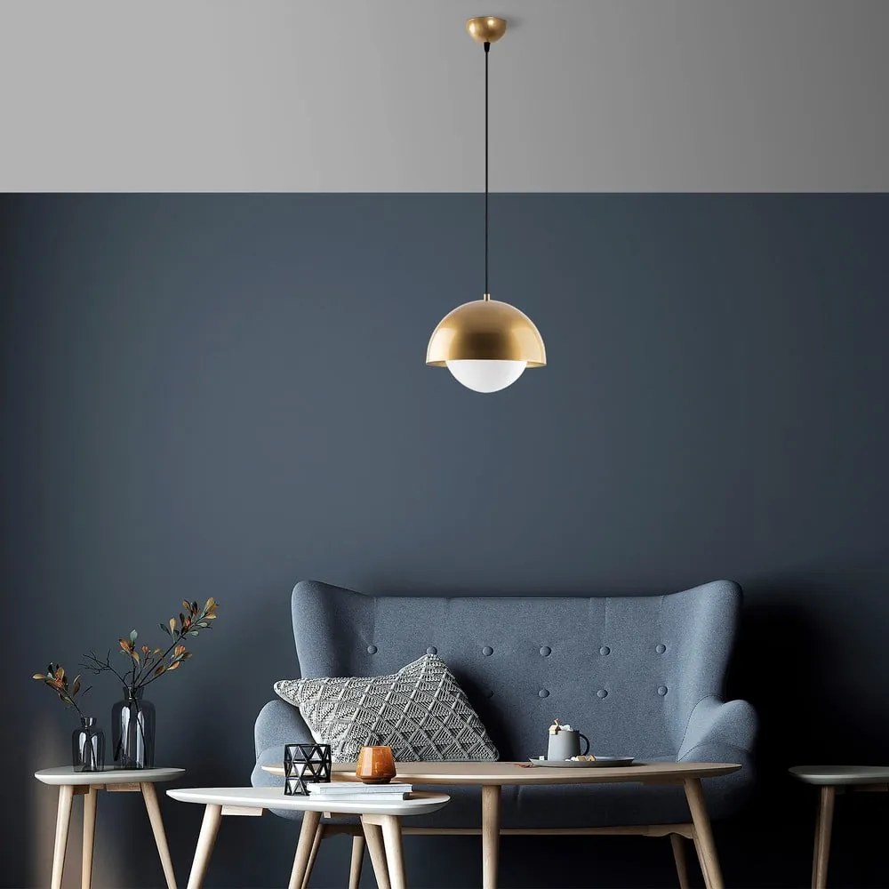 Závesné svietidlo v zlatej farbe so skleneným tienidlom ø 20 cm Camgoz – Opviq lights