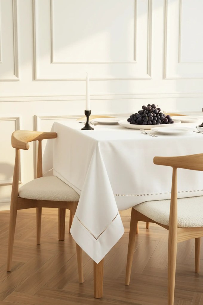 Obrus CLASSY biely Rozmer: 140x350 cm