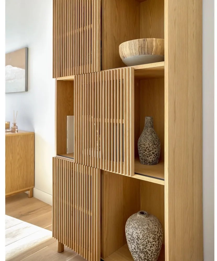 Knižnica v dekore duba s posuvnými dverami v prírodnej farbe 85x170 cm Beyla – Kave Home