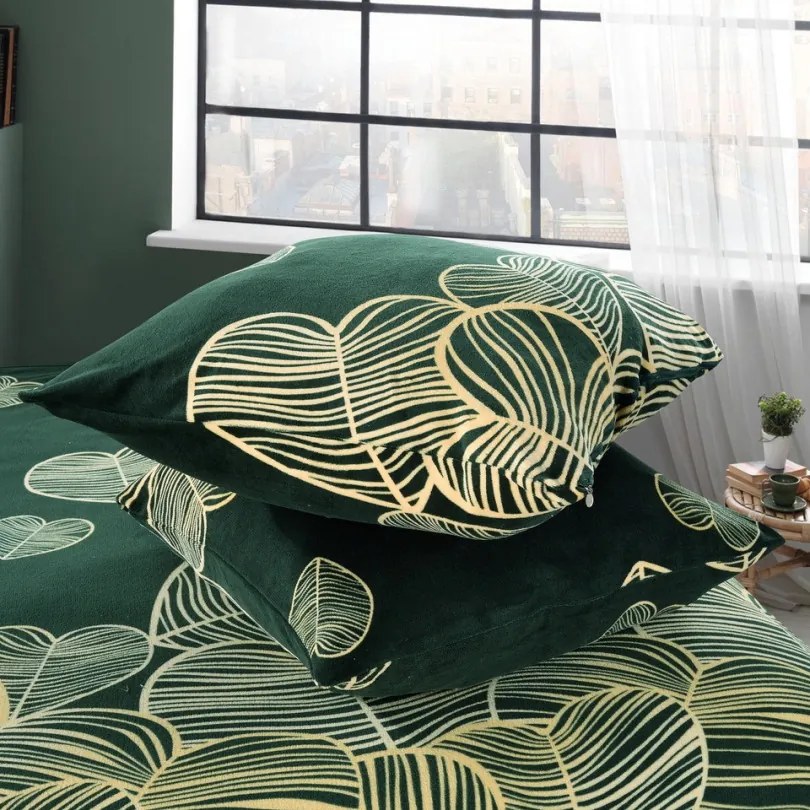 Mikroplyšové posteľné obliečky v zelenej farbe Rozmer: 200x220 + 2x 70x80 + plachta