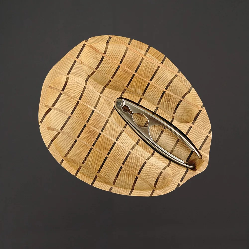 AMADEA Drevená miska mozaika v tvare orecha s luskáčikom, masívne drevo, 2 druhy drevín, 28x23x4,5 cm