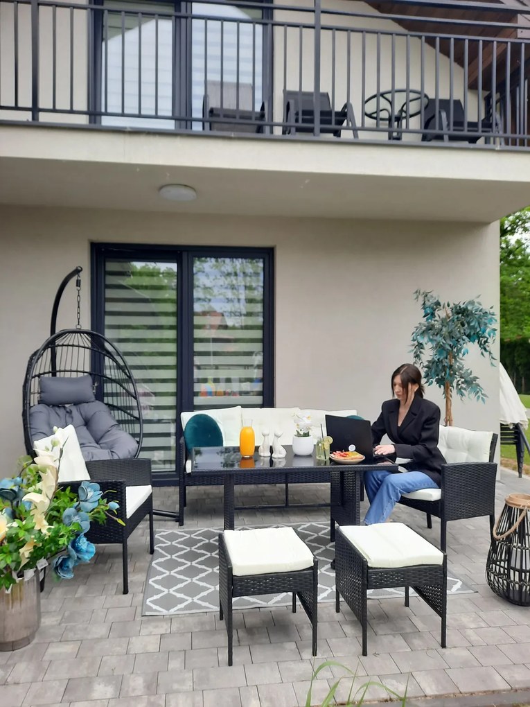 Garden Line SÚPRAVA RATANOVÉHO NÁBYTKU „VADUZ“ (SOFA + 2 KRESLÁ + 2 PUFFY + STÔL) ČIERNA + KRÉMOVÉ VANKÚŠE *9583