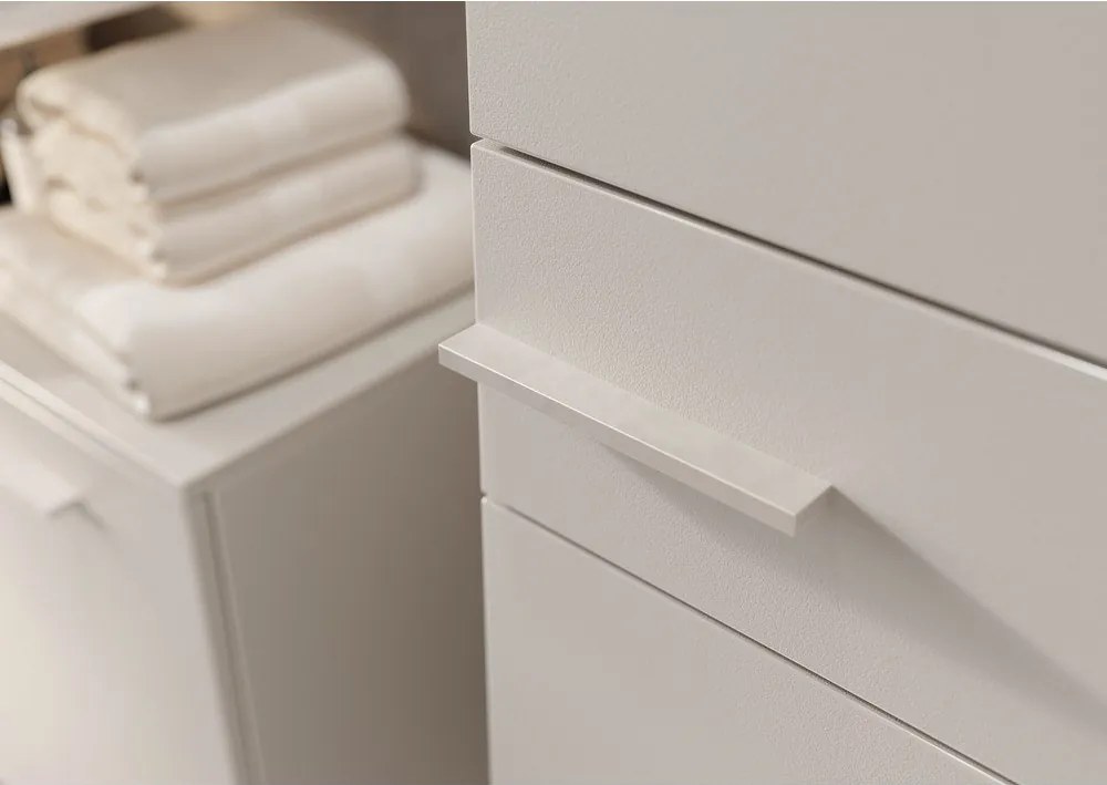 Krémová matná vysoká/úzka kúpeľňová skrinka 34x123 cm Laurino – Germania