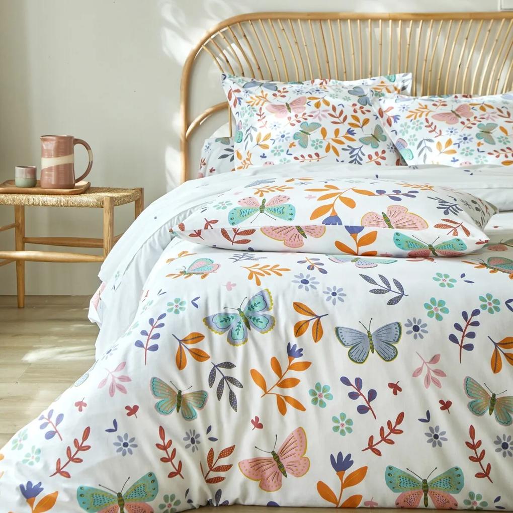 Bavlnená posteľná bielizeň Envolée s potlačou motýlikov (*) Súprava obliečok na vankúš (70x90) a na prikrývku (140x200) v klasických rozmeroch a bez chlopne na zasunutie pod matrac.