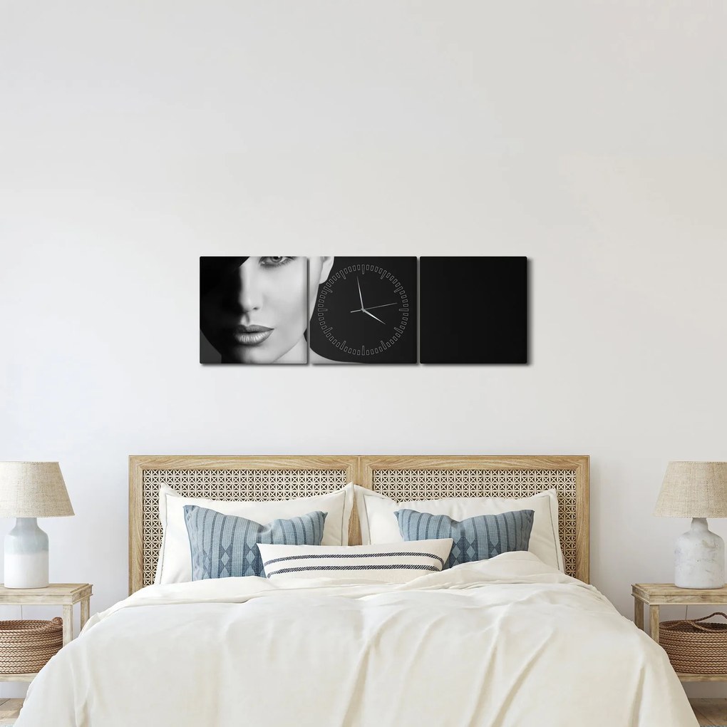 Obraz - Čiernobiely portrét ženy v klobúku (s hodinami) (90x30 cm)