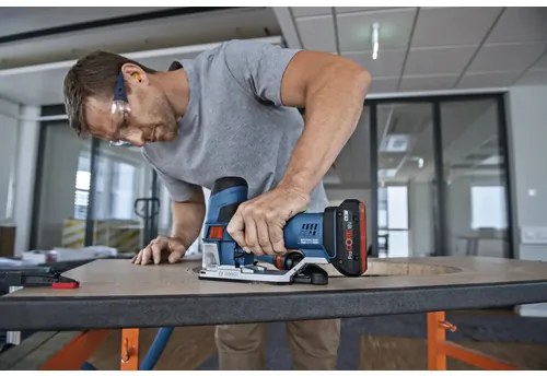 Aku priamočiara píla Bosch Professional GST 18V-155 SC bez aku a nabíjačky, vrátane L-BOXX 136
