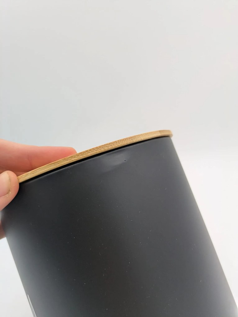 Orion 2. akosť - Plechová dóza na potraviny, čierna, s bambusovým vekom, 2,3l, HRUBÁ MÚKA