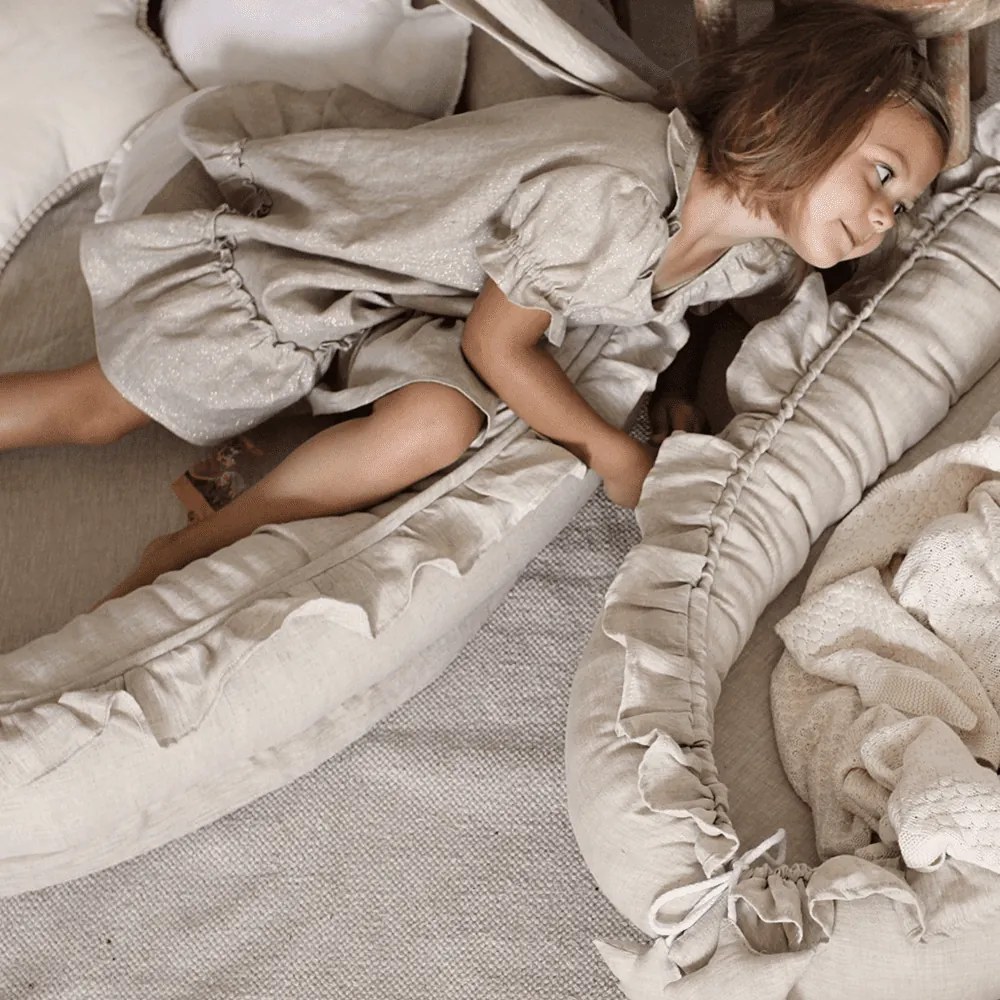 Ľanové hniezdo pre deti s volánom prírodné