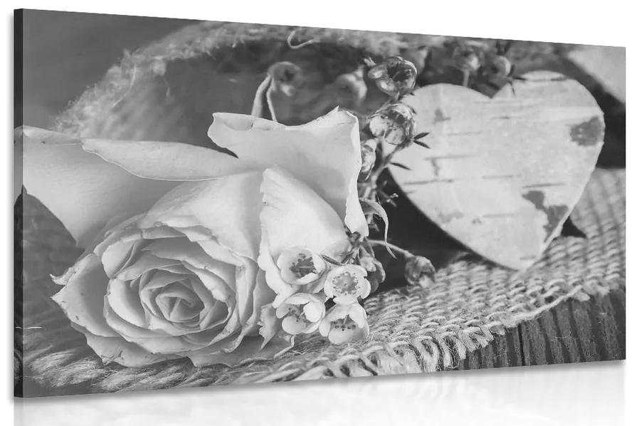 Obraz ruža a srdiečko v jute v čiernobielom prevedení Varianta: 120x80