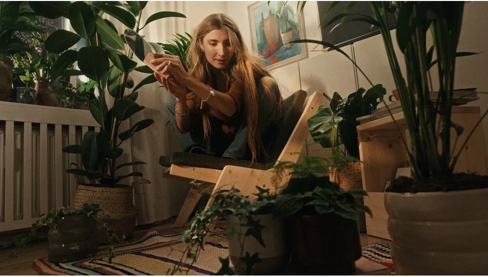 Zelené kreslo Sway – Karup Design