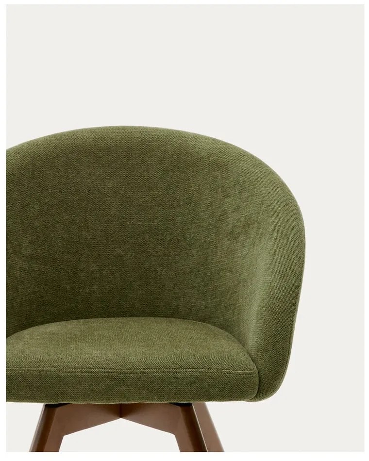 Zelené čalúnené jedálenské kreslo s podrúčkami Marvin – Kave Home