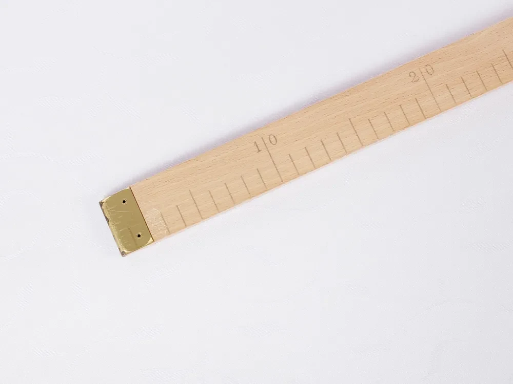 Biante Teflónový okrúhly obrus TF-011 Popínavé lístky - studená biela Ø 110 cm