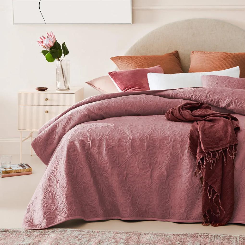 Dekorstudio Elegantný prehoz na posteľ LEILA v staroružovej farbe Rozmer prehozu (šírka x dĺžka): 170x210cm