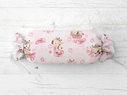 Biante Detský vankúš valec bonbon Sandra SA-438 Ružové žirafy na bielom 15x40 cm