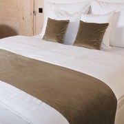 Biante Zamatový prehoz/behúň na posteľ Velvet Prémium SVP-034 Kávovo hnedý 50x140 cm