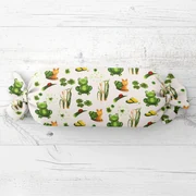 Biante Detský vankúš valec bonbon Sandra SA-609 Žabky a slimáky na bielom 15x40 cm