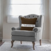 Dekorstudio Dekoračná obliečka na vankúš GLAMOUR 404-28 hnedá