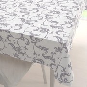 Biante Bavlnený obdĺžnikový obrus Sandra SA-184 Sivé kvetované ornamenty na bielom 50x100 cm