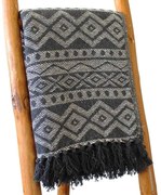 Prehoz na kreslo alebo posteľ vzorovaný sivý 125x150cm