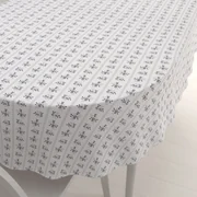 Biante Bavlnený oválny obrus Sandra SA-641 Temne modrý ľudový kvetinový vzor na bielom 50x100 cm