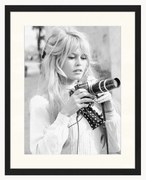 Nástenná dekorácia's rámom Brigitte With Her Camera