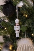 Biela vianočná závesná ozdoba Luskáčik - 4*3*13 cm