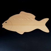 AMADEA Drevená doštička v tvare kapra, masívne drevo, 45x22,5x2 cm
