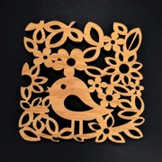 AMADEA Drevený podtáček hranatý s vtáčikom, masívne drevo, 9x9 cm