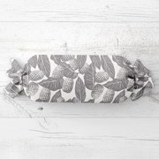 Biante Vankúš valec bonbon Sandra SA-511 Sivé ananásy na bielom 15x40 cm