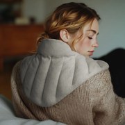 Leschi LESCHÍ Hřející polštářek Triangle 60x28cm šedá