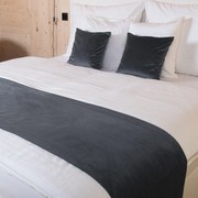 Biante Zamatový prehoz/behúň na posteľ Velvet Prémium SVP-004 Antracitovo sivý 50x140 cm