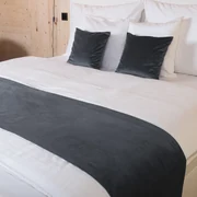 Biante Zamatový prehoz/behúň na posteľ Velvet Prémium SVP-004 Antracitovo sivý 50x140 cm